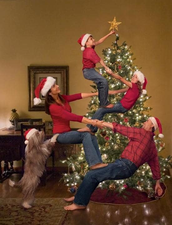 Cool and imaginative Christmas photo ideas for families